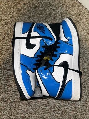 Air Jordan 1 Mid SE Signal Blue